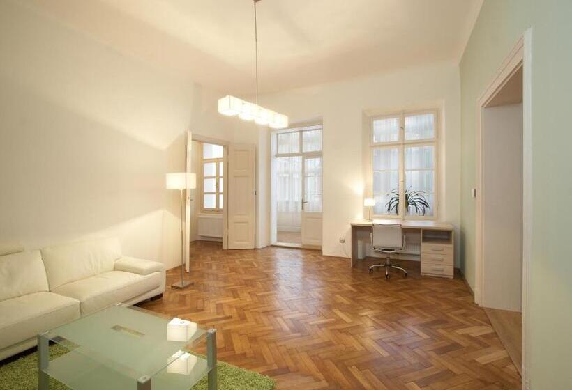 דירת משפחה, Residence U černé Věže české Budějovice