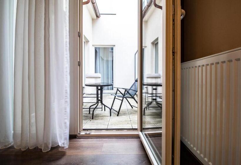 דירת חדר עם טרסה, Residence U černé Věže české Budějovice