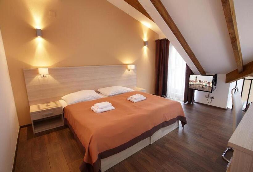 דירת חדר עם טרסה, Residence U černé Věže české Budějovice