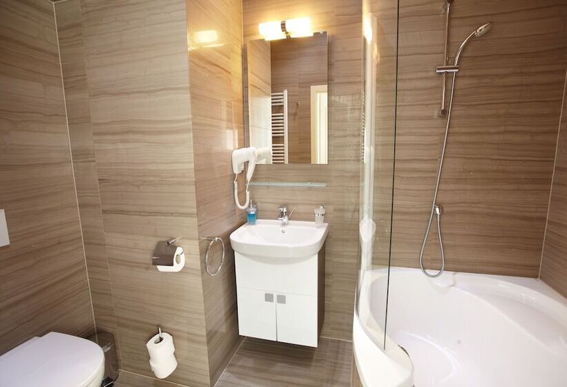 带1个卧室的带阳台的公寓, Residence U černé Věže české Budějovice