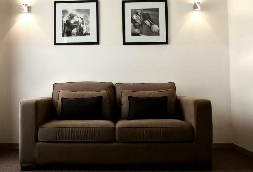 اتاق خانوادگی, Stelle Hotel The Businest