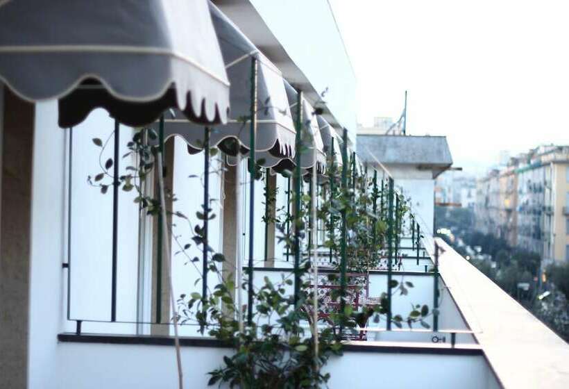 اتاق خانوادگی, Stelle Hotel The Businest