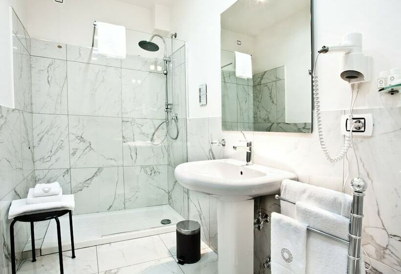 اتاق خانوادگی, Stelle Hotel The Businest