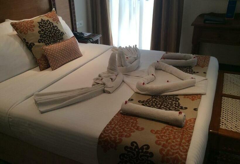 Standardrum, The Heron By Sarovar Portico India