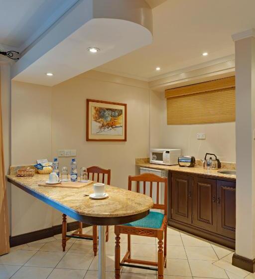 سوییت جونیور, The Heron By Sarovar Portico India