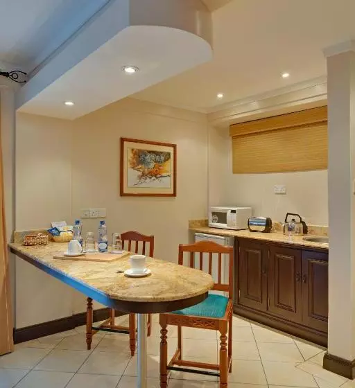 سوییت جونیور, The Heron By Sarovar Portico India