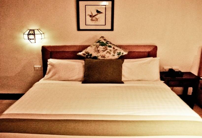 Standardrum, The Heron By Sarovar Portico India