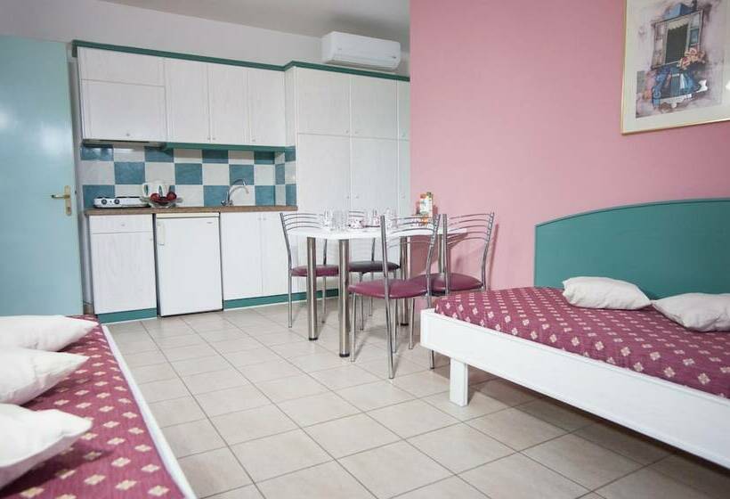 Апартаменты 1 Спальня, Theoni Apartments