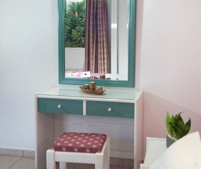 １ベッドルームアパートメント, Theoni Apartments