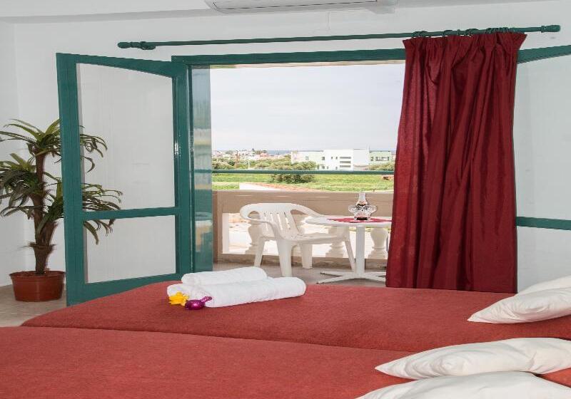 スタンダードスタジオ, Theoni Apartments