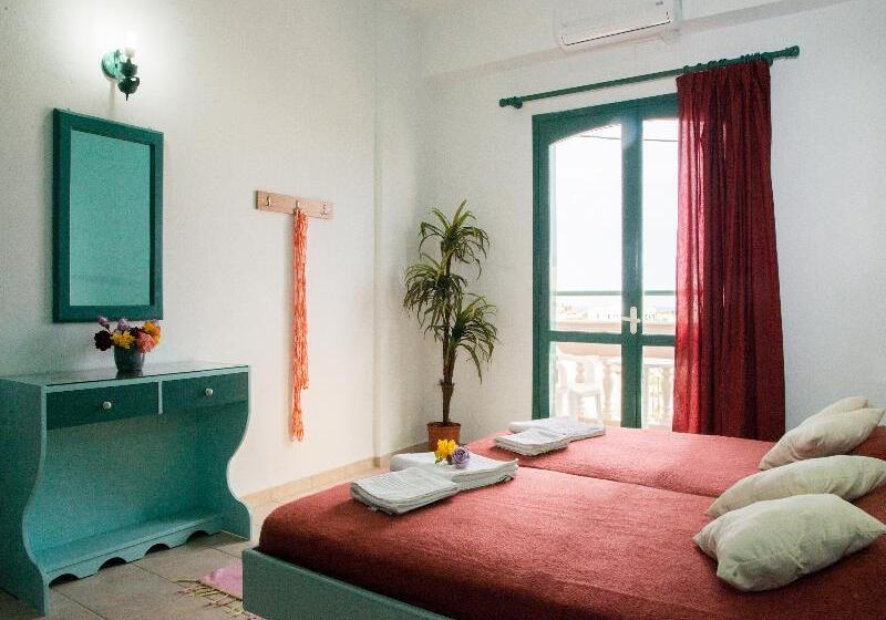 スタンダードスタジオ, Theoni Apartments