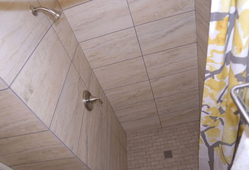 Superior Oda, Urban Boutique