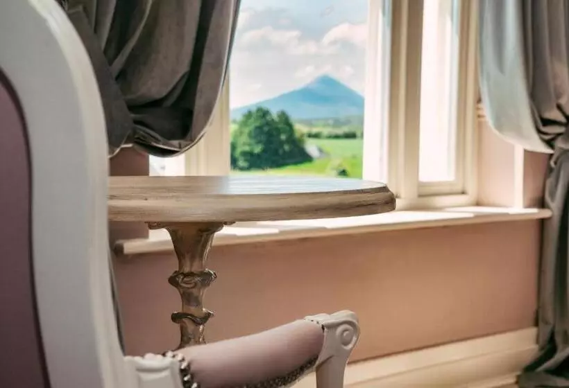 سوییت سوپریور, Westport Country Lodge