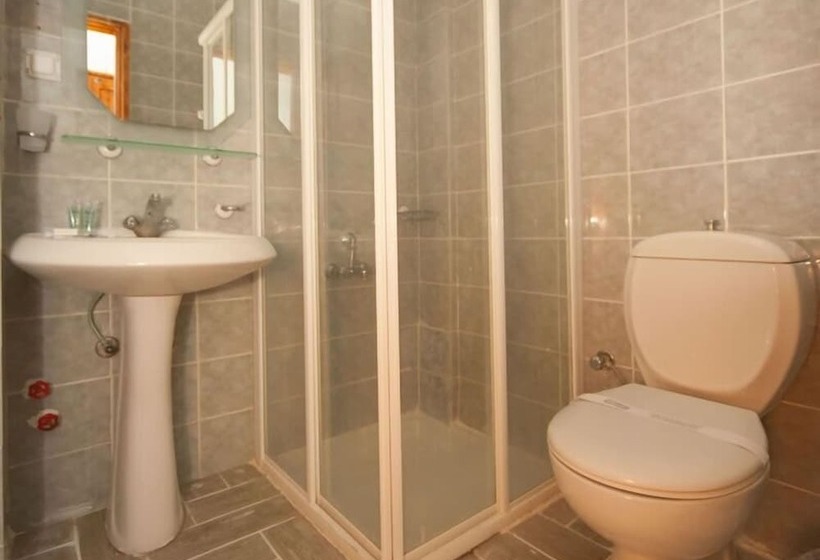 غرفة قياسية, White