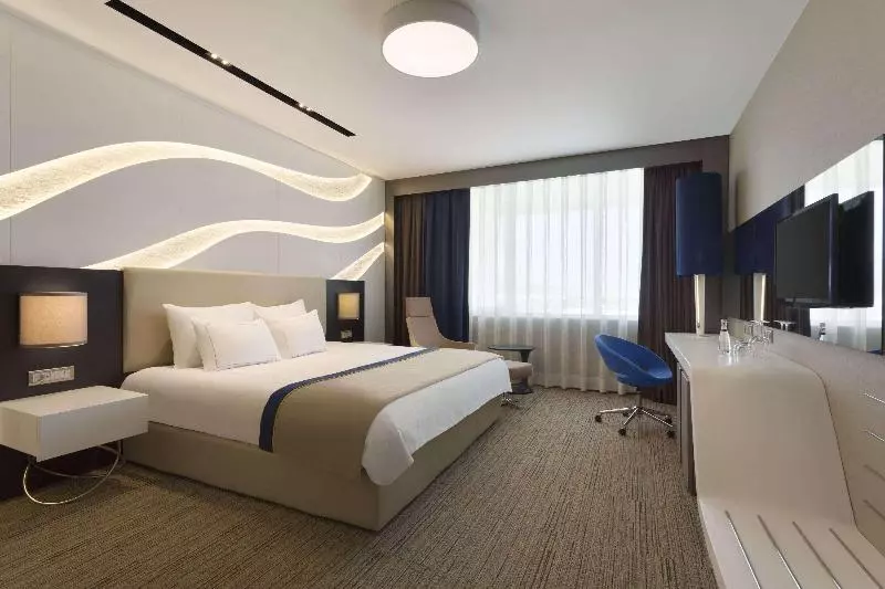 اتاق لوکس, Ramada Hotel & Suites By Wyndham Izmir Kemalpasa