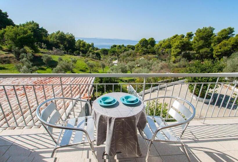 غرفة ديلوكس, Angelos Studios