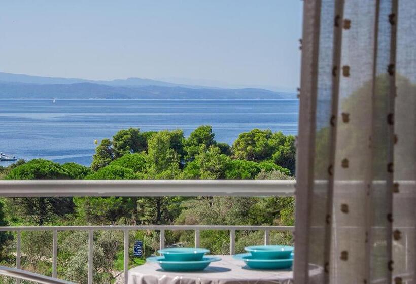 غرفة ديلوكس, Angelos Studios