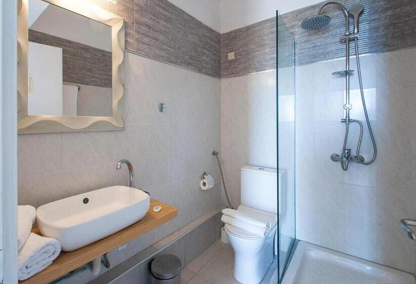 غرفة سوبيريور مطلة على حمام السباحة, Angelos Studios