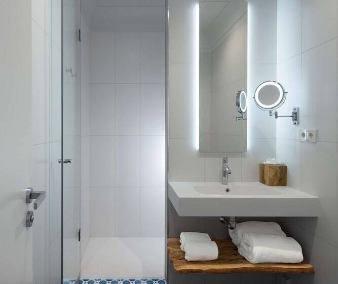 스탠다드 룸 킹사이즈 침대, Atocha Hotel Madrid, Tapestry Collection By Hilton