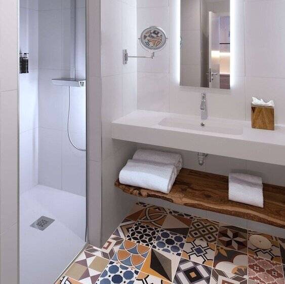 스탠다드 룸 킹사이즈 침대, Atocha Hotel Madrid, Tapestry Collection By Hilton