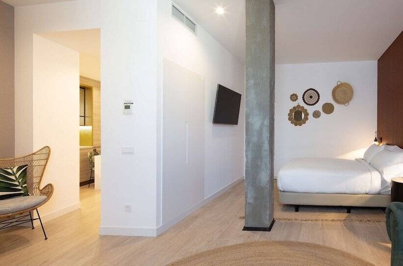 اتاق استاندارد با تخت بزرگ, Atocha Hotel Madrid, Tapestry Collection By Hilton