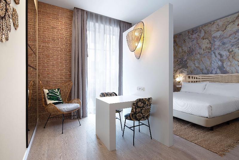 스탠다드 룸 킹사이즈 침대, Atocha Hotel Madrid, Tapestry Collection By Hilton