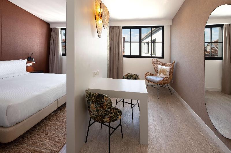 스탠다드 룸 킹사이즈 침대, Atocha Hotel Madrid, Tapestry Collection By Hilton