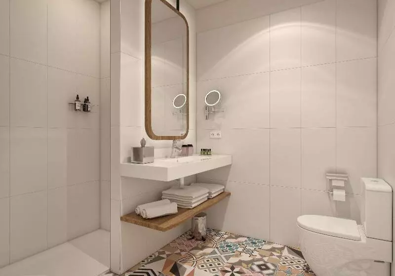 اتاق سوپریور با تخت بزرگ, Atocha Hotel Madrid, Tapestry Collection By Hilton