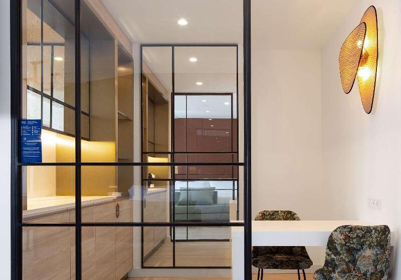 디럭스 룸 킹사이즈 침대, Atocha Hotel Madrid, Tapestry Collection By Hilton