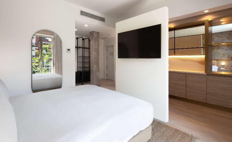 اتاق سوپریور با تخت بزرگ, Atocha Hotel Madrid, Tapestry Collection By Hilton