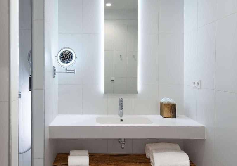 디럭스 룸 킹사이즈 침대, Atocha Hotel Madrid, Tapestry Collection By Hilton