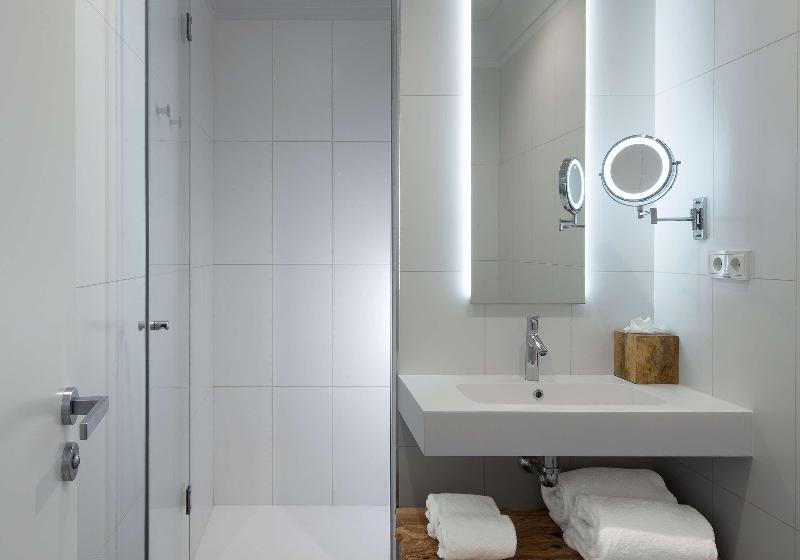 디럭스 룸 킹사이즈 침대, Atocha Hotel Madrid, Tapestry Collection By Hilton