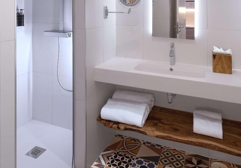 디럭스 룸 킹사이즈 침대, Atocha Hotel Madrid, Tapestry Collection By Hilton