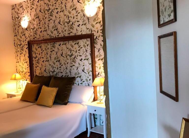 스탠다드 트리플 룸, Hostal Leon Dormido