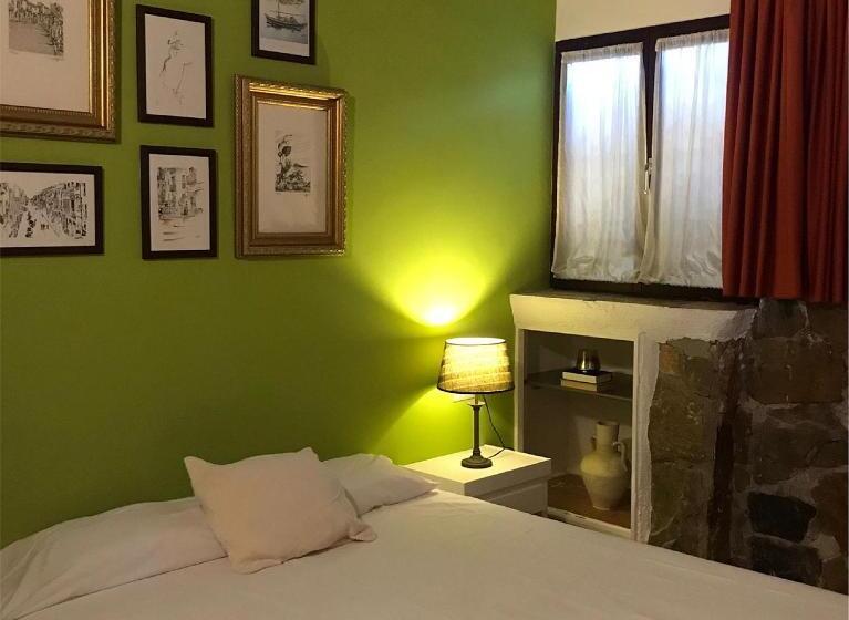 스탠다드 트리플 룸, Hostal Leon Dormido