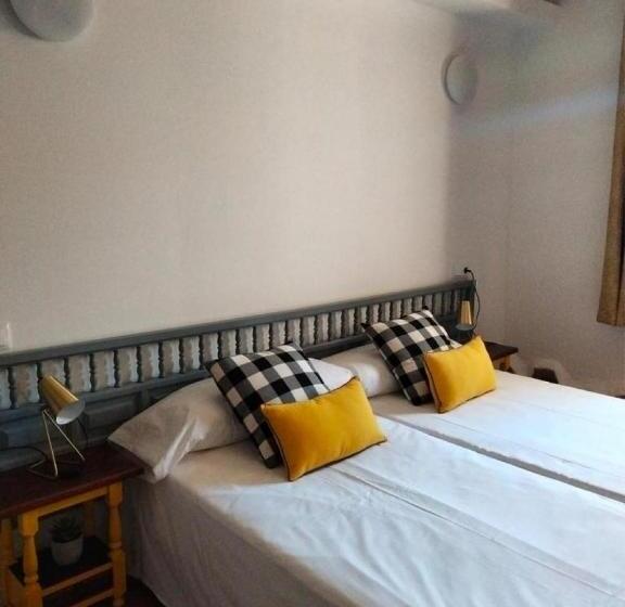 4인용 스탠다드 룸, Hostal Leon Dormido