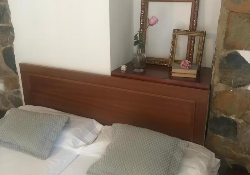 스탠다드 트리플 룸, Hostal Leon Dormido