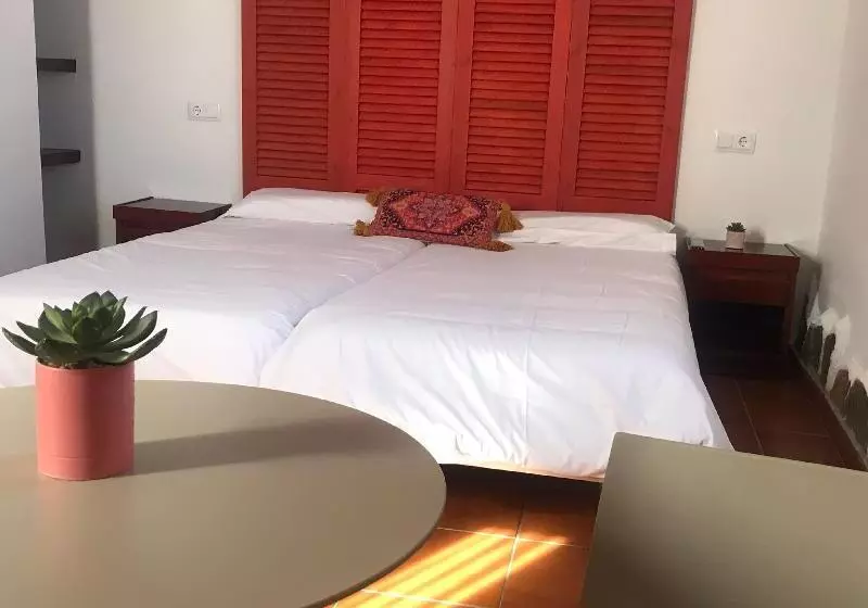 スタンダードトリプルルーム, Hostal Leon Dormido