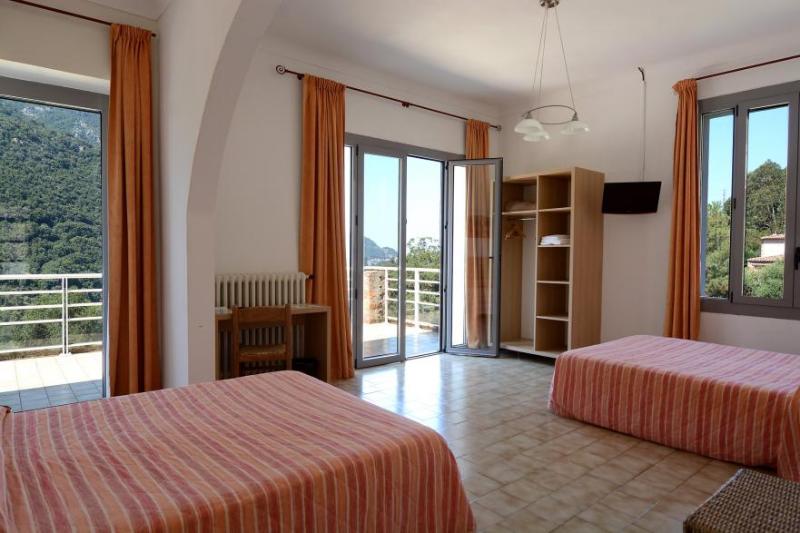 غرفة قياسية مزوَّدة بتراس, Hôtel Colombo  Porto Corse