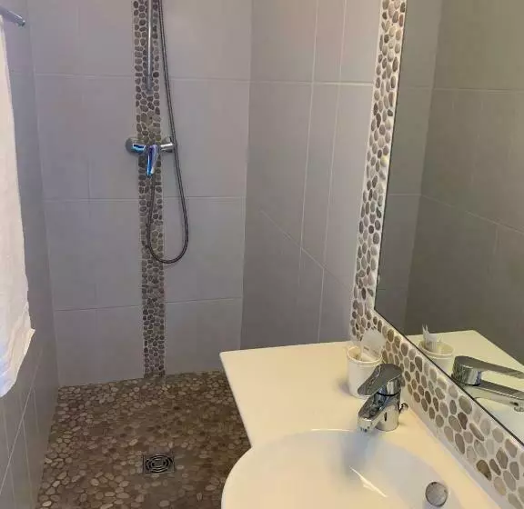 اتاق استاندارد, Hôtel Colombo  Porto Corse