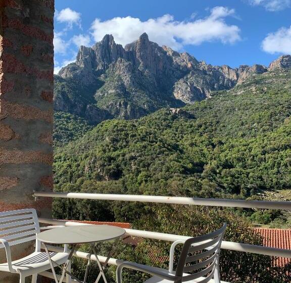 غرفة قياسية مزوَّدة بتراس, Hôtel Colombo  Porto Corse