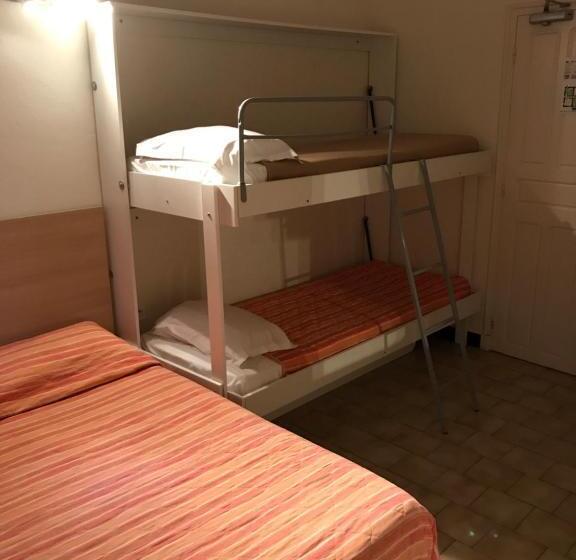 غرفة قياسية رباعية, Hôtel Colombo  Porto Corse