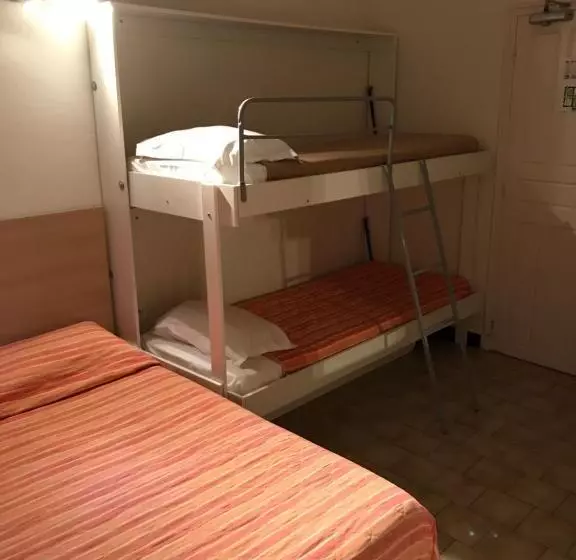 اتاق استاندارد چهار تخته, Hôtel Colombo  Porto Corse
