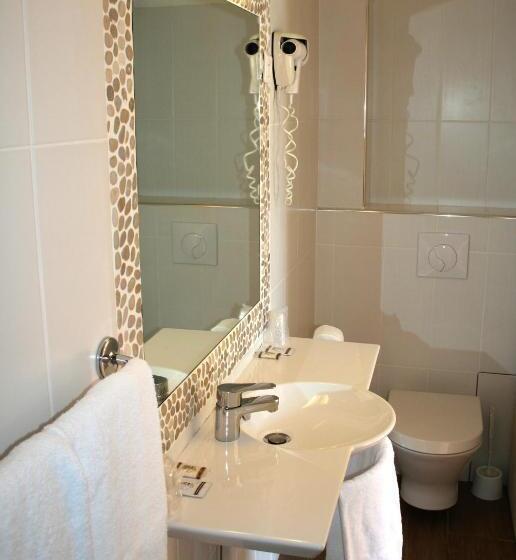 חדר סטנדרט לשלושה, Hôtel Colombo  Porto Corse