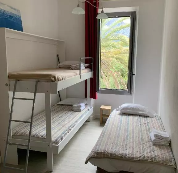 اتاق پنج‌تخته استاندارد, Hôtel Colombo  Porto Corse