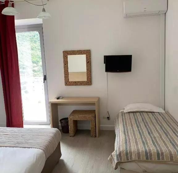 اتاق پنج‌تخته استاندارد, Hôtel Colombo  Porto Corse