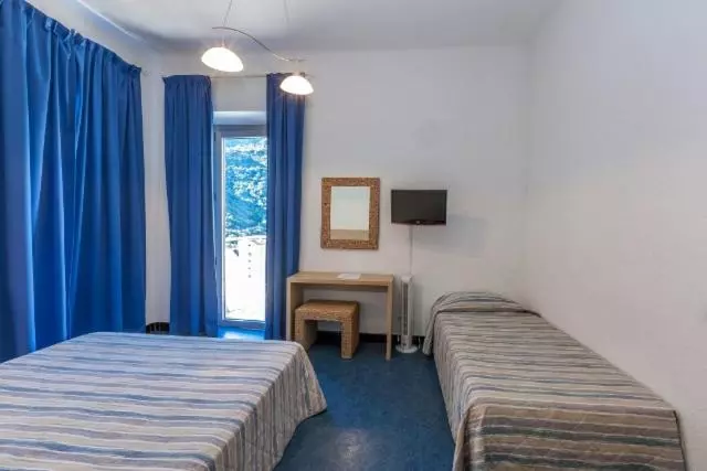 اتاق پنج‌تخته استاندارد, Hôtel Colombo  Porto Corse