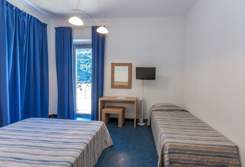 غرفة قياسية ثلاثية, Hôtel Colombo  Porto Corse