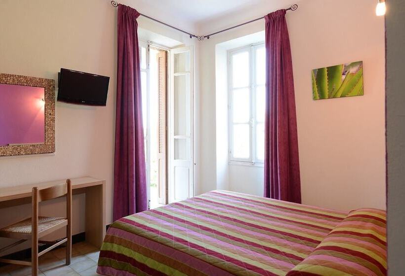 غرفة قياسية ثلاثية, Hôtel Colombo  Porto Corse