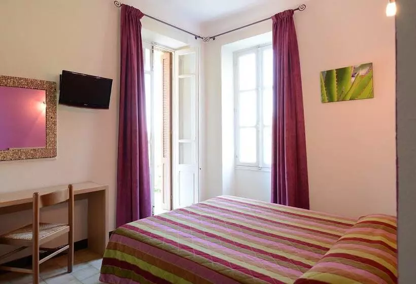 اتاق استاندارد سه نفره, Hôtel Colombo  Porto Corse